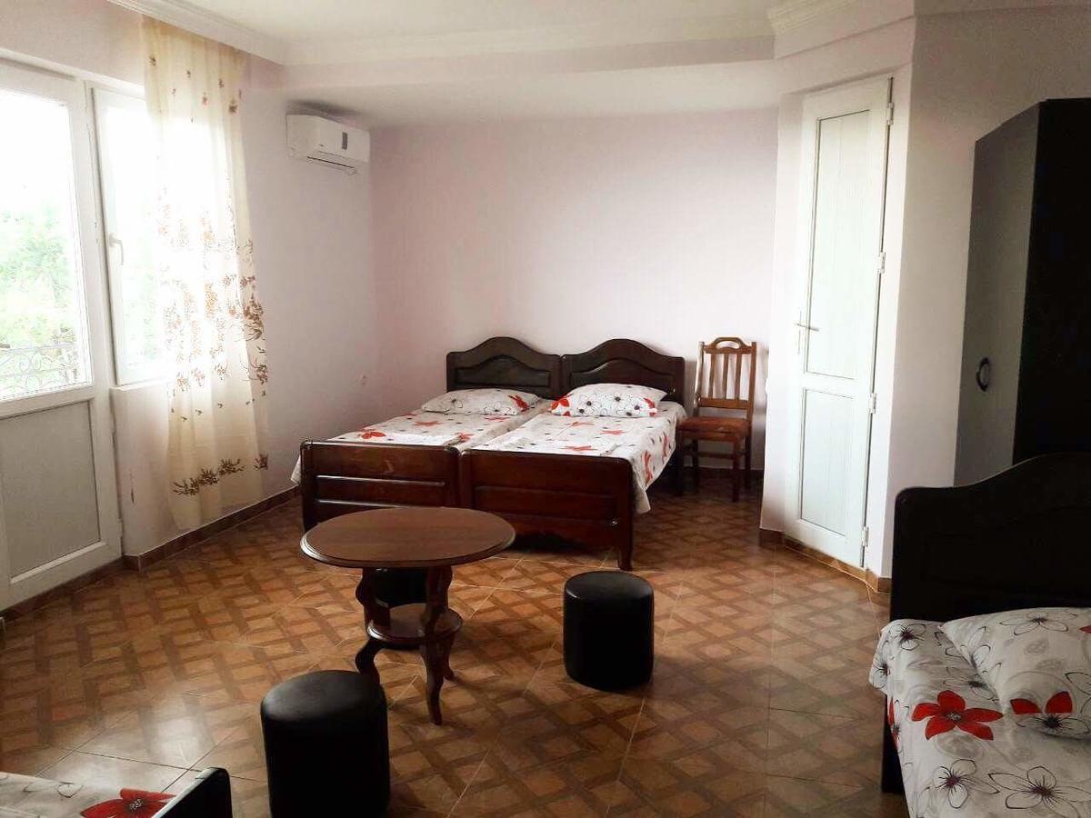 Guesthouse White Swan Kobuleti Eksteriør bilde